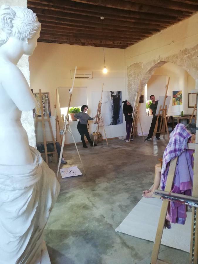 레메소스 Cornaro Fine Arts Center 아파트 외부 사진